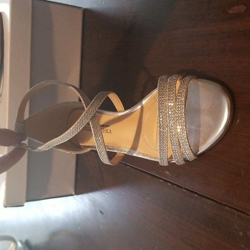 American Glamour Badgley Mischka Women's Silver bedazzled Dress Shoes - Picture 6 of 6
